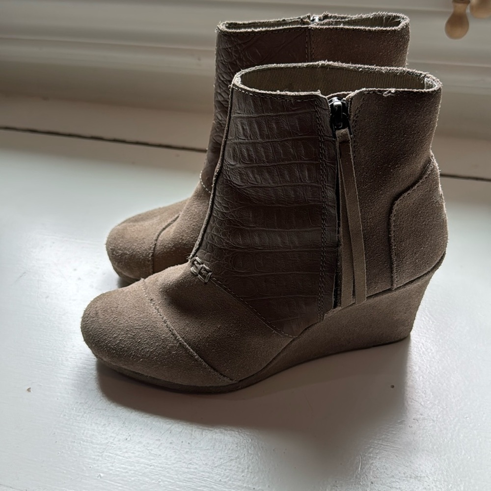 Toms Wedge Boots Tan